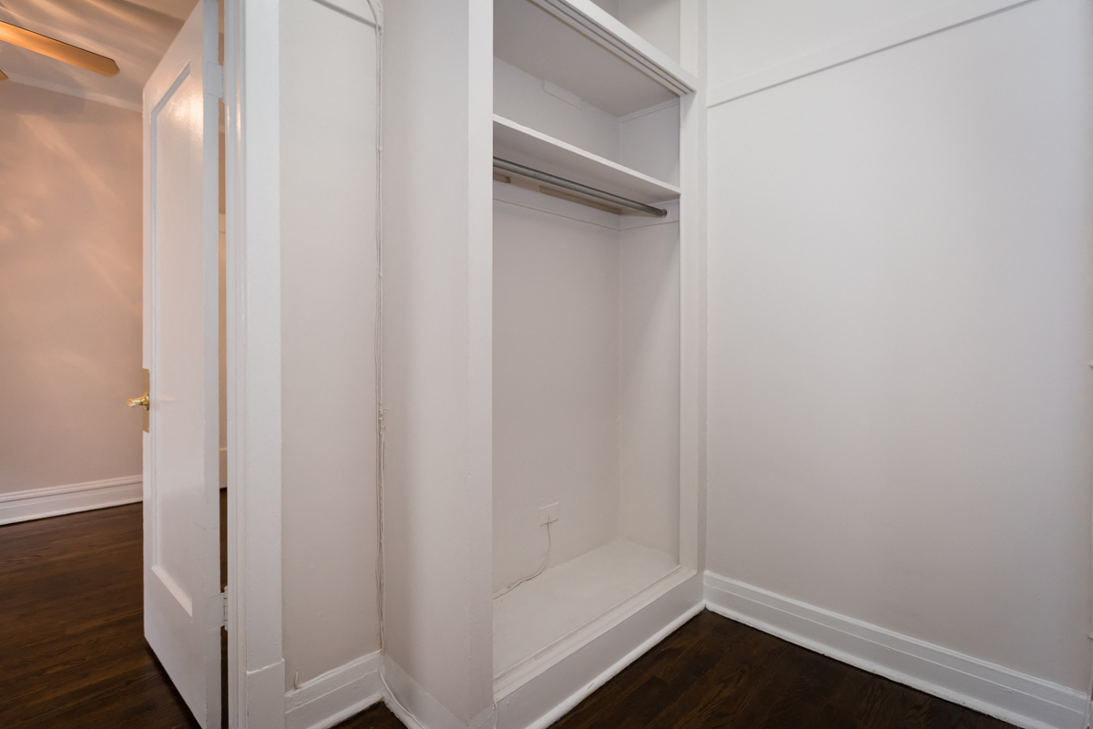 closet storage large 5514 blackstone hyde park chicago apartment